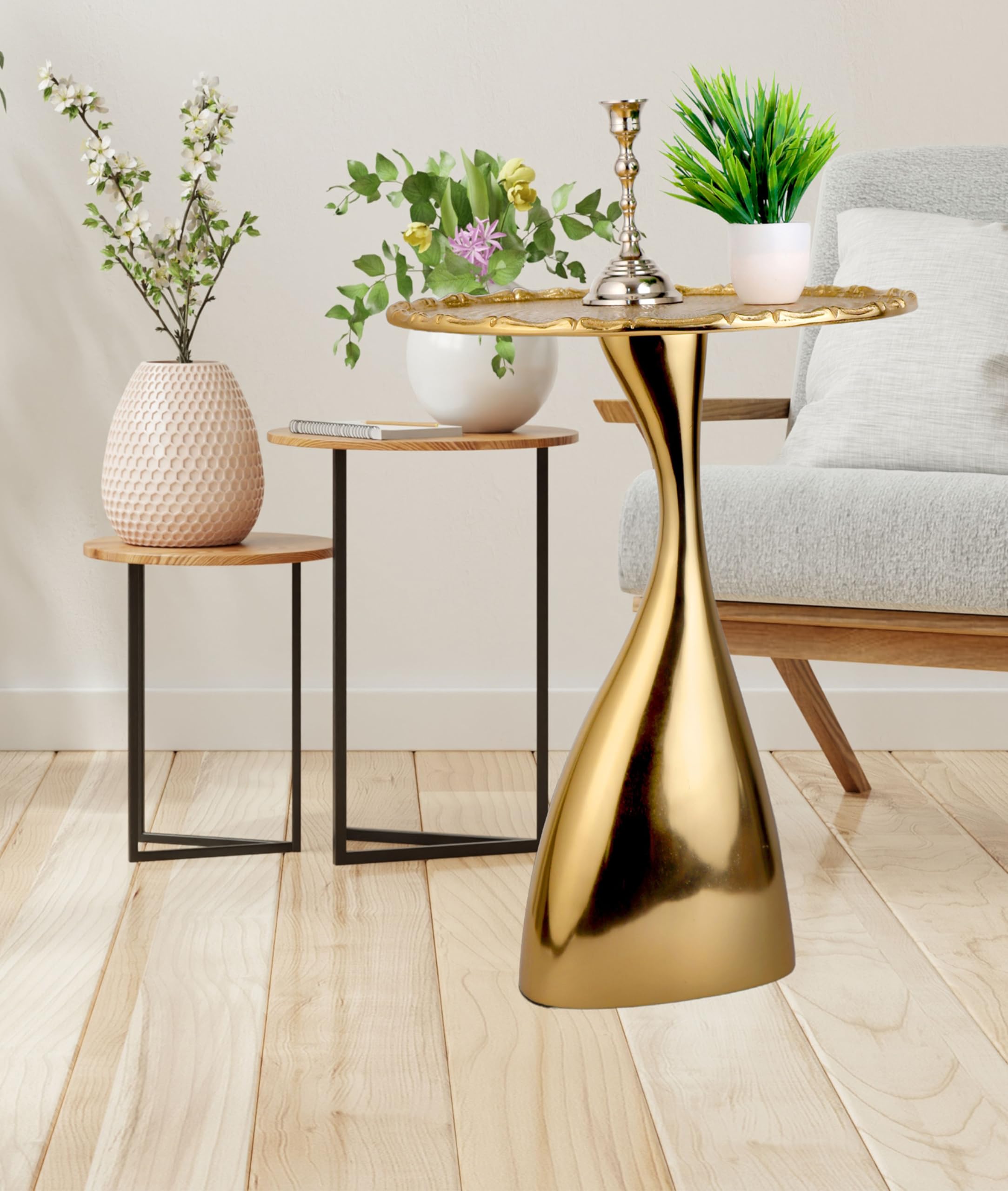 18" Round Metal End Table, Living Room Coffee End Table with Pedestal for Small Spaces, Accent for Indoor Use, Living Room, Bedroom, Balcony (Gold)